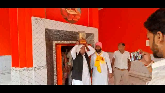 मवाना में महर्षि वाल्मीकि की शोभा यात्रा धूम धाम से निकाली गई।