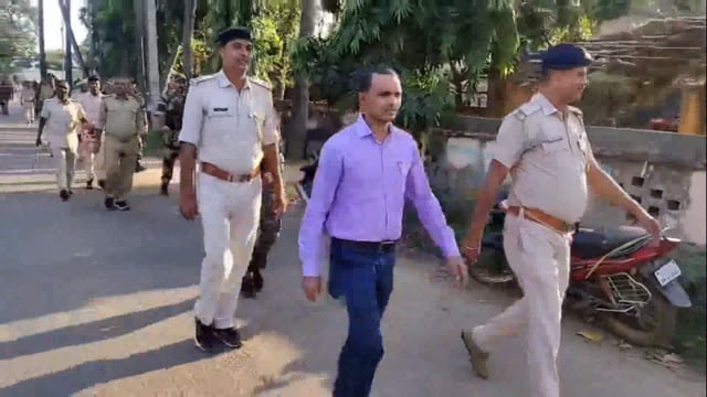 अंचलाधिकारी एवं थाना अध्यक्ष के नेतृत्व में आधे दर्जन गांवों में विधानसभा चुनाव को लेकर चलाया गया एरिया डोमिनेशन