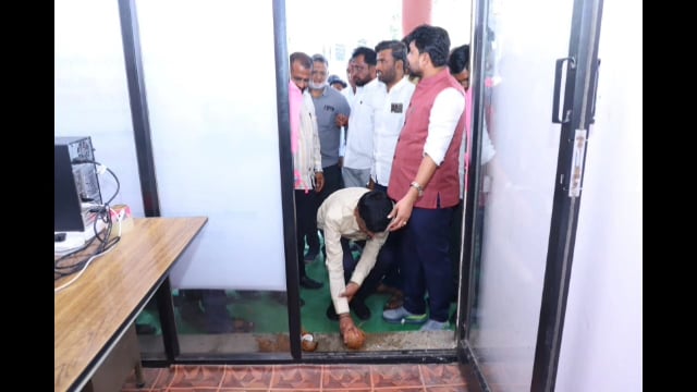 पदवीधर आमदार सतीश चव्हाण यांच्या संपर्क कार्यालयाचे उद्घाटन