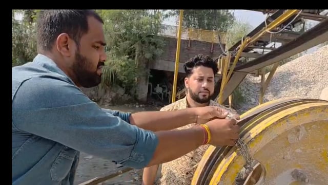 डी एम का खनन माफियाओं पर बड़ा एक्शन! सील तोड़ क्रेशर चलाने पर मुकदमा दर्ज! क्रेशर दोबारा सील!