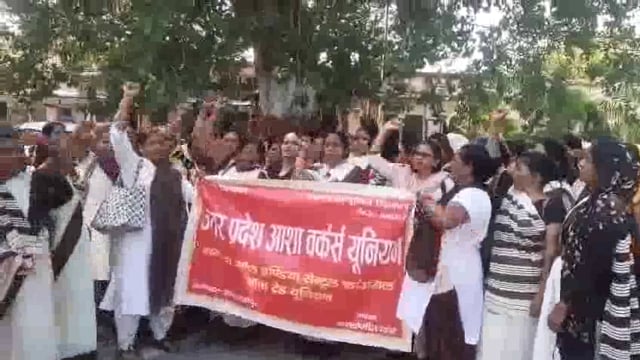 शाहजहांपुर !! 8 सितम्बर से स्वास्थ्य केन्द्र भावलखेडा प्रांगण मे आशा बर्करो द्वारा दिए जा रहे धरना 