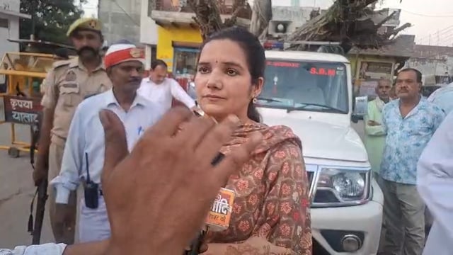  गोवर्धन मेले में उप जिला अधिकारी मेडिकल टीम के साथ रेस्क्यू डायल किया