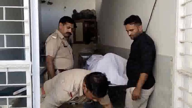 हापुड़ देहात पुलिस द्वारा घायल व्यक्ति को अस्पताल में भर्ती कराया उपचार के दौरान मौत पुलिस मामले की जांच में जुटी 