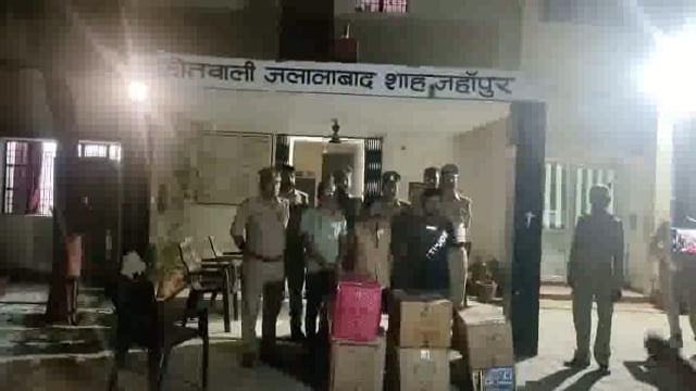 जलालाबाद पुलिस की बड़ी कार्रवाई तीन दुकानदार अवैध पटाखों संग गिरफ्तार अवैध विस्फोटक पदार्थ (पटाखे) बरामद किए