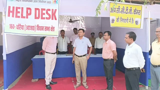 जिला निर्वाचन पदाधिकारी ने नामांकन स्थल का किया निरीक्षण