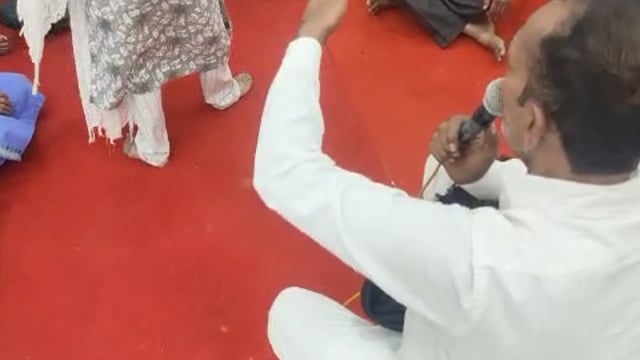  काली कंबल वाले बाबा इलाज करते हुए जिला बुलंदशहर में