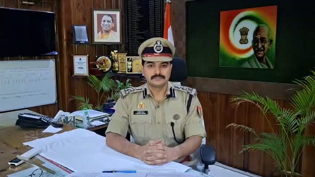 मेरठ रेंज में पटाखों के अवैध भंडारण और बिक्री के संबंध में 37 मुकदमो में 53 अभियुक्त गिरफ्तार, पुलिस उप महानिरीक्षक मेरठ परिक्षेत्र श्री कलानिधि नैथानी की बाइट-पुलिस उप महानिरीक्षक मेरठ परिक्षेत्र श्री कलानिधि नैथानी की बाइट-*