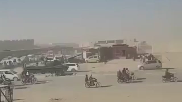 अफगानिस्तान-तालिबान प्रशासन का कहना है कि पाकिस्तान के खिलाफ जवाबी कार्रवाई में अफगान बलों ने कई पाकिस्तानी सैनिकों को मार गिराया है उनकी चौकियों पर अफगान बलों ने कब्जा कर लिया है। हथियार और टैंक भी अफगान सैनिकों के हाथ लग गए हैं।#politics