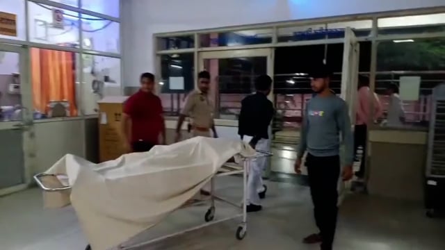 बांके बिहारी के चरणों में श्रद्धालु ने तोड़ा दम