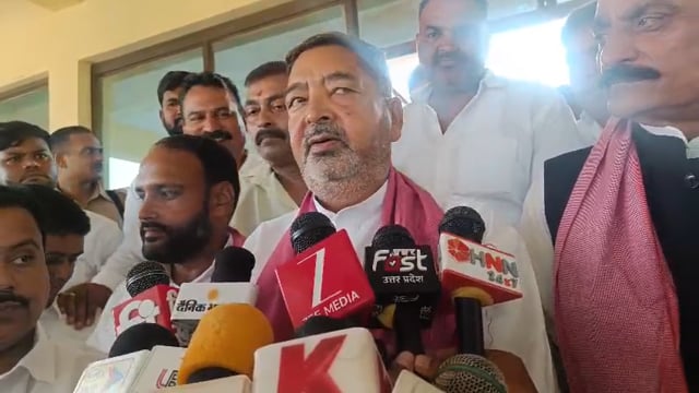 सपा सांसद वीरेंद्र सिंह ने सरकार को घेरा,कहा भाजपा के जनप्रतिनिधि भी बैठक में अधिकारियों के भ्रष्टाचार को स्वीकारा