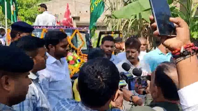 राजद के प्रदेश महासचिव, और मोरवा विधानसभा क्षेत्र के पूर्व विधायक श्री रणविजय साहू जी ने नामांकन पर्चा भरा।