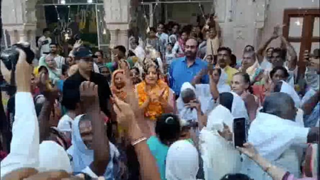 वृंदावन में विधवा माताओं संग मनाई जा रही अनोखी दिपावली, रोशन हुए जीवन के दीप।