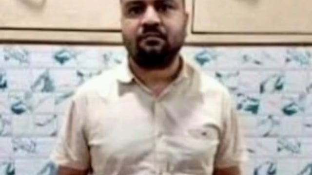 गुजरात कैडर का IAS/IPS बनकर नौकरी लगवाने के नाम पर 150 लोगों से 80 करोड़ रुपए ठगने वाला#politics