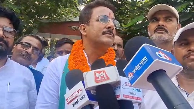 एक मिनट लेट से पहुंचने पर नहीं हो सका जदयू प्रत्याशी भवन निर्माण मंत्री जयंत राज का नामांकन अब कल करेंगे नामांकन।