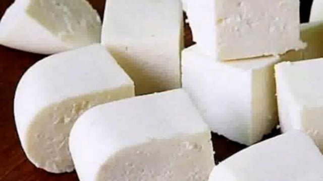 मांट क्षेत्र के कस्बा बाजना में नकली पनीर फैक्ट्रियों का हुआ भंडाफोड़, खाध सुरक्षा विभाग की टीम ने की छापामार कार्रवाई।