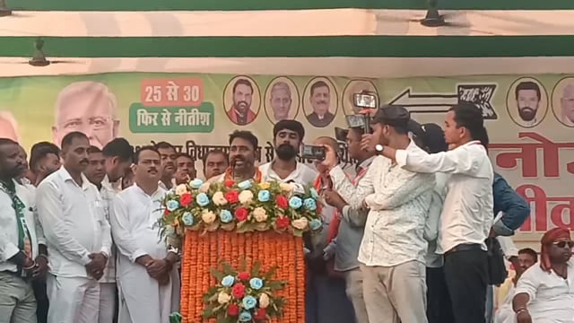 बेलहर विधानसभा क्षेत्र से जदयू प्रत्याशी मनोज यादव ने भरा नामांकन पत्र, समर्थकों की उमड़ी भीड़