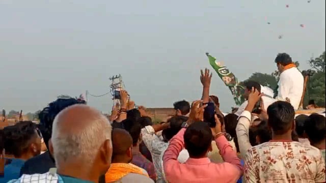 राजद प्रत्याशी चाणक प्रकाश रंजन ने बेलहर विधानसभा क्षेत्र से भरा नामांकन पर्चा, तरैया में जनसभा को किया संबोधित