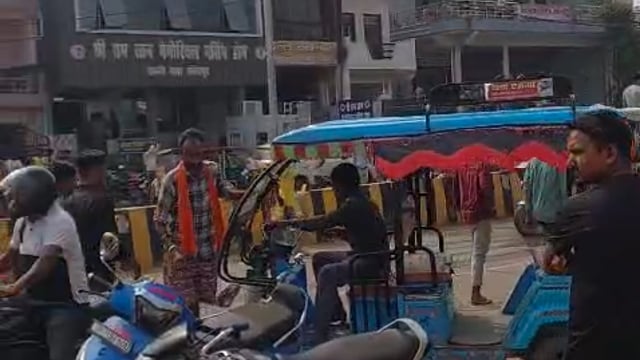 🅰️....ब्रेकिंग फ़तेहपुर* 
*पटाखा मंडी में लगी भीषण आग, आग लगने से मचा हड़कंप
*दमकल की गाड़ियां मौके पर मौजूद
*आग बुझाने का प्रयास जारी
*अचानक आग लगने की मचा है हड़कंप
*लापरवाही के कारण आग लगने की आशंका
*कई दुकानों में लगी आग
*सदर कोतवाली क्षेत्र का मामला लोधीगंज का मामला