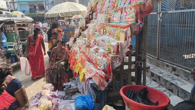 धनतेरस पर  बाजारों में उमड़ी खरीदारों की भीड़, देर रात तक रही रौनक