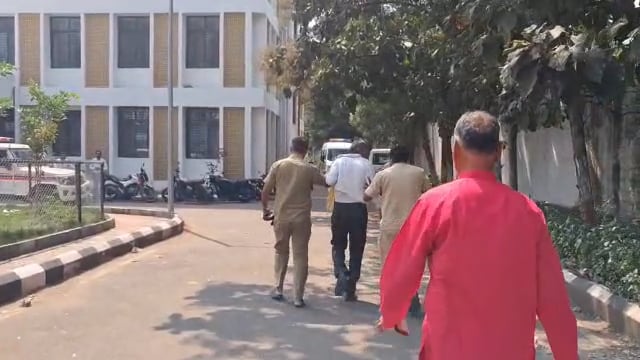 उदगीरात प्रवाशांने एसटी बस चालकाला कानशिलात लगावले,पोलीस ठाण्यात गुन्हा दाखल