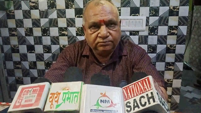 समस्त गोकुलवासी समस्त मथुरा वासी बृजवासी समस्त भारत वासियों को गोकुल के बंटू बाबा ने दी दीपावली की शुभकामनाएं 