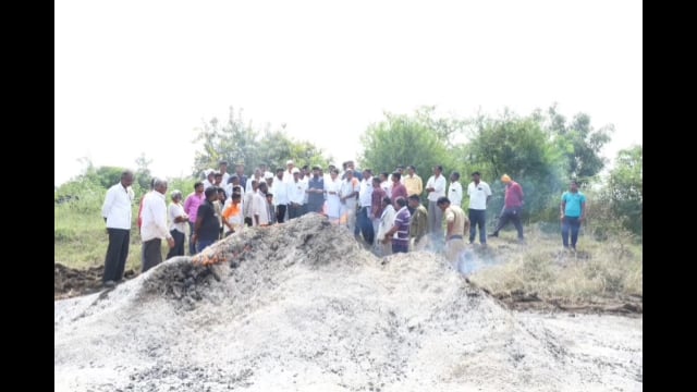 तिवटग्याळ येथील नुकसान ग्रस्त शेतकऱ्यांना आमदार संजय बनसोडे यांनी दिला धीर