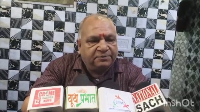  जनपद मथुरा के थानामहावन छेत्र के श्रीधाम गोकुल के तीर्थ पुरोहित वनटू बाबा ने समूची बृजनगरी को दीपावली शुभकामनाएं दी 