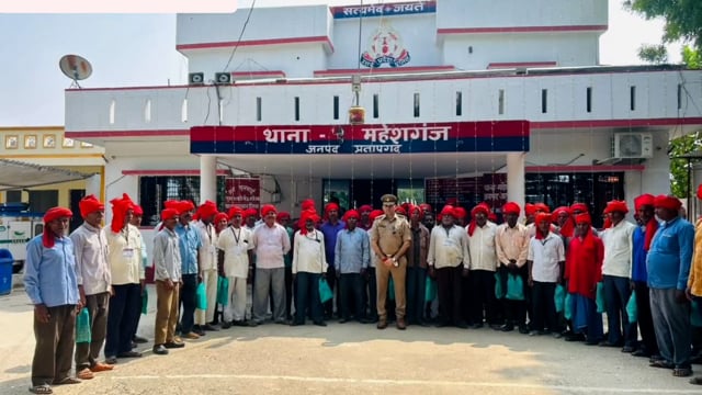 *थाना महेशगंज में दीपावली पर्व के अवसर पर थानाध्यक्ष मनोज कुमार तोमर द्वारा समस्त चौकीदारों एवं बंधुओं को#latest_news*