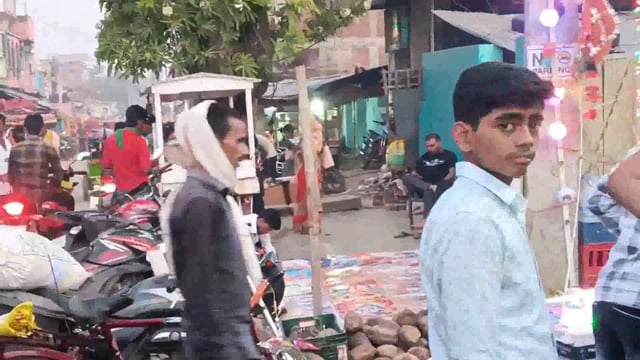 प्रखंड क्षेत्र के सभी भागों में दीपावली पर्व हर्षोल्लाह के साथ शांतिपूर्वक संपन्न, पर्व को लेकर बाजारों में खुब थी रौनक 