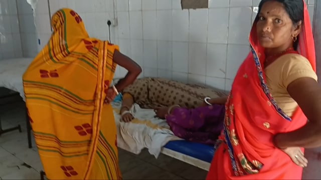 मोटर चलाने के दौरान करंट की चपेट में आने से महिला जख्मी सीएचसी में भर्ती