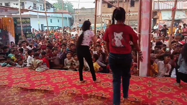 लक्ष्मी पूजा के अवसर पर महुगांय गांव में सांस्कृतिक कार्यक्रम कर किया गया मेले का आयोजन