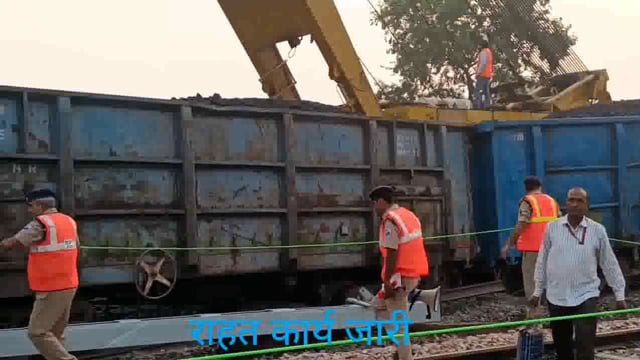 मथुरा: वृंदावन __ आझई स्टेशनों के मध्य कोयला लदी ट्रेन हुई डिरेल, यातायात प्रभावित 