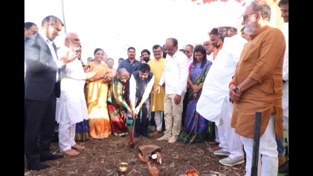आमदार संजय बनसोडे यांच्या हस्ते रुद्राक्षी डेअरी फार्मचे भूमिपूजन