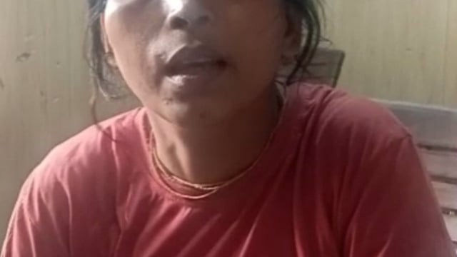 संदिग्ध परिस्थितियों में अचैत अवस्था मे पड़ी मिली महिला फैली दहशत राहगीरों ने महिला को मृत समझ किया वीडियो वायरल