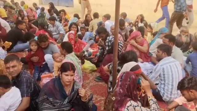 मथुरा जेल में भाई दूज का पर्व हर्षोलास से मनाया गया बहनों ने जेल में बंद अपने भाइयों को टीका लगा लंबी उम्र की कामना की