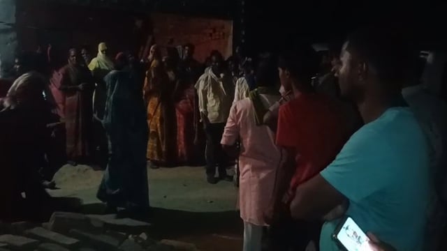 बाघराय थाना क्षेत्र के बेधनगोपालपुर में दो पक्षोंके विवाद में नवयुवक किशोरीकी मौत परिजन अभी तक अंतिमसंस्कार नही किये,