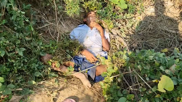 सड़क किनारे पड़ा मिला अज्ञात वृद्ध का शव, शव मिलने से खुर्जा क्षेत्र में मचा हड़कंप