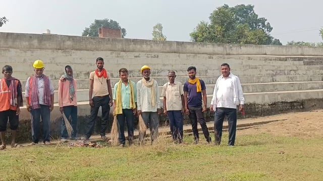 छठ घाटों की सफाई में जूते समाजसेवी, तैयारी को दिया जा रहा अंतिम रूप