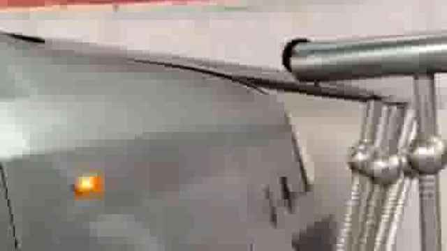 झांसी रानी लक्ष्मी बाई पार्क के गेट पर अचानक बेकाबू एक कार पार्क के गेट की ग्रिल से जा टकराई लेकिन किसी भी प्रकार की कोई