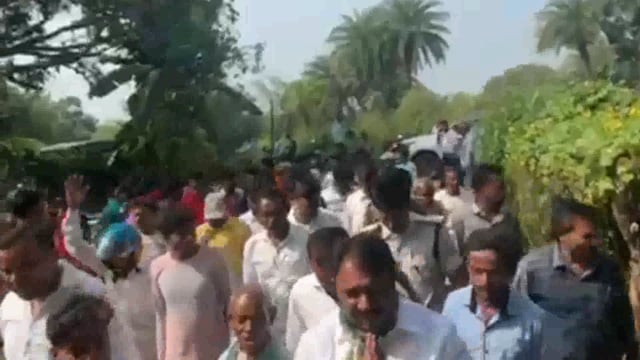 नीवर्तमान विधायक के विकास कार्यों से प्रभावित होकर राजद के आठ कार्यकर्ता त्यागपत्र देकर जदयू में हुए शामिल