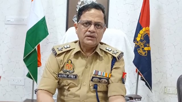 लखनऊ
विदेश भेजने के नाम पर ठगी करने वाला अरेस्ट
फ़र्ज़ी नियुक्ति पत्र जॉब ऑफर लेटर बरामद
विदेशी नामचीन कंपनियों के लेटर बरामद
बिहार का आरोपी आकाश कुमार हुआ अरेस्ट
युवकों को विदेश में नौकरी का देता था झांसा
लखनऊ के गोमती नगर थाना क्षेत्र का मामला
बाइट- कमलेश दीक्षित-DCP क्राइम