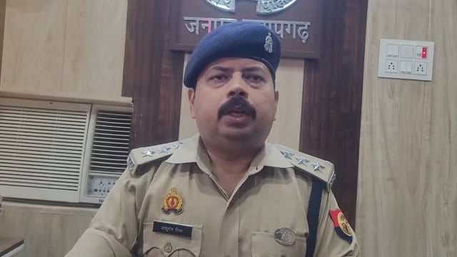 घर चढ़कर व्यक्ति को मारी गोली,हालत नाजुक



सीओ लालगंज आशुतोष मिश्रा की बाइट