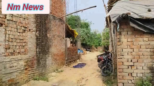 थाना महेशगंज क्षेत्र के एमापुर बिन्धन गाँव में सार्वजनिक रूप से रास्ते को किया जा रह#)!५५