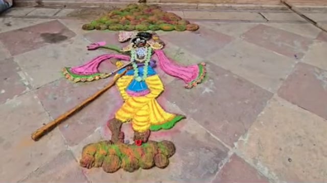 वृंदावन के रंग नाथ मंदिर में मनाया गया अन्नकूट महोत्सव 
251 किलो चावल से बने गिर्राज जी