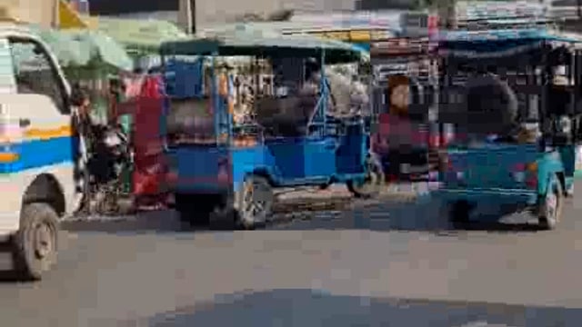 पलिया में मोबाइल लुटेरों का गिरोह सक्रिय