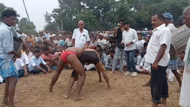 बरदहा  के बथान पर दंगल प्रतियोगिता का किया गया आयोजन