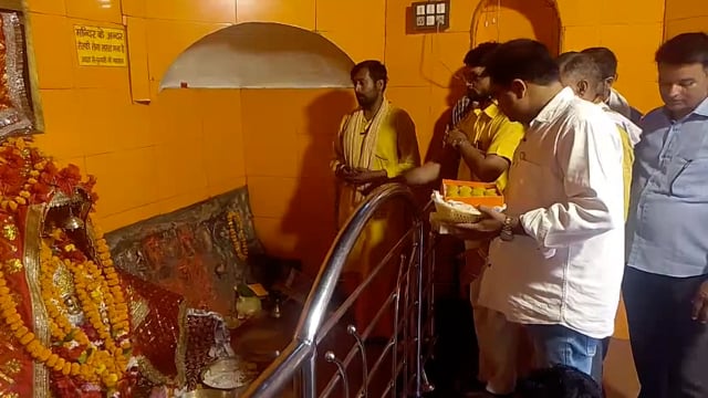 एमएलसी गोविन्दनारायणशुक्ला का जन्मदिनभाजपानेता राजेशशुक्ला चन्द्र केशयादव आदिने मांकालिका कादर्शन कर दीर्घायुकीकामनाकिया