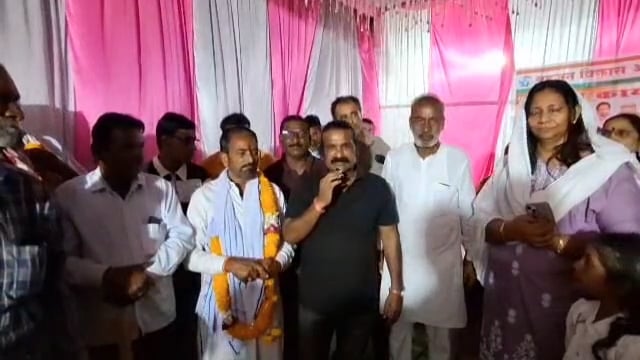 नगरपालिका अध्यक्ष पदाच्या उमेदवार डॉ अंजुम कादरी,माजी नगरसेवक गजानन सताळकर