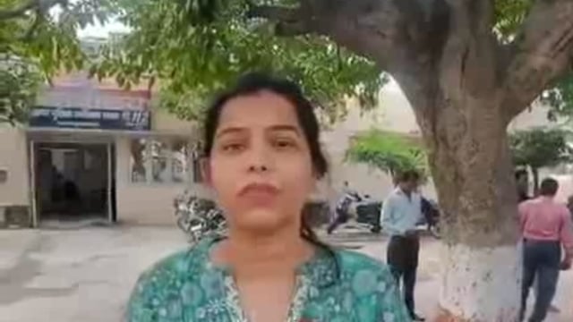 ➡️.....बुलंदशहर- उद्योगपति परिवार की बहू एसएसपी ऑफिस पहुंची, आर्किटेक्ट शैफाली ने ससुराल पक्ष पर दहेज उत्पीड़न का आरोप लगाया, कहा रिसॉर्ट बनवाने के लिए 5 करोड़ रुपये की मांग की गई जबकि शादी में पहले ही 5 करोड़ रुपये खर्च किए गए थे, शैफाली का कहना है बिना जानकारी पति सूर्यांश अग्रवाल ने तलाक का केस किया, मामला सिटी कोतवाली क्षेत्र के कुंजगली सिविल लाइन का है