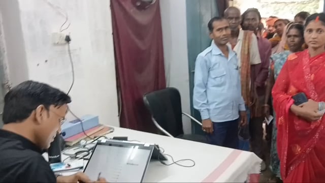 दीपावली और छठ के बाद प्राथमिक स्वास्थ्य केंद्र सिरदला में मरीजों की बढ़ी भीड़